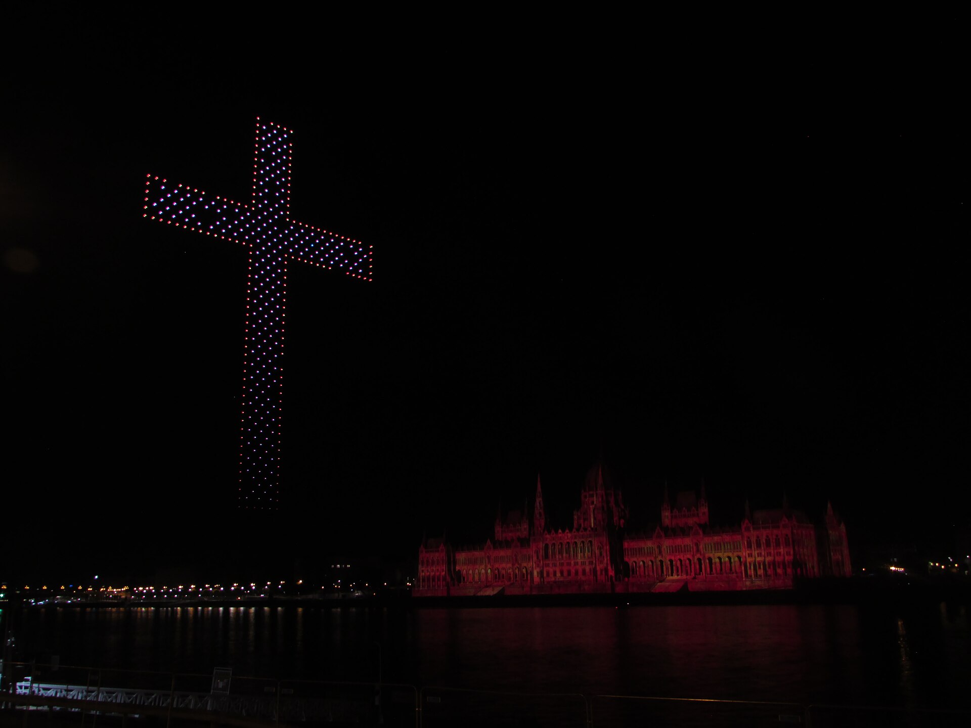 Thousand-drone class civic spectacle (Parliament light show)