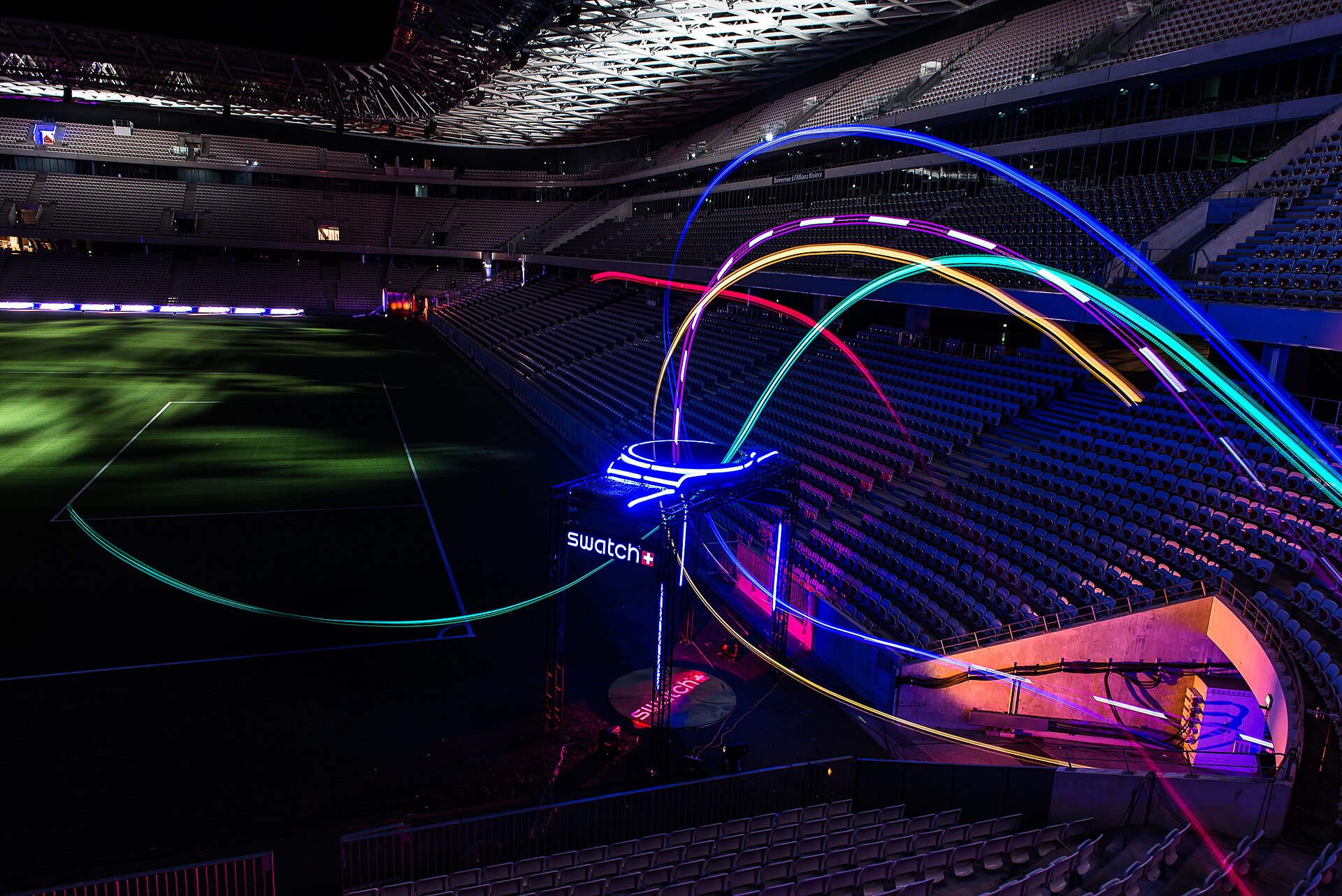 DRL drones through a race gate